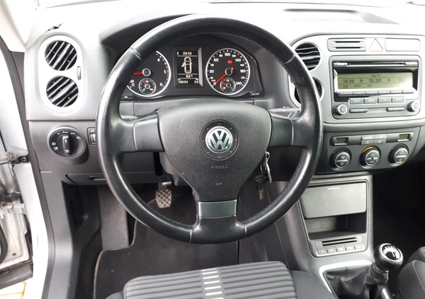 Volkswagen Tiguan cena 39500 przebieg: 136151, rok produkcji 2009 z Garwolin małe 497